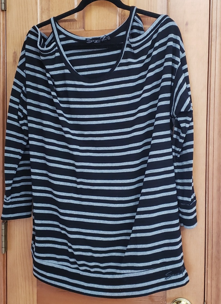 Cold shoulder sweatshirt